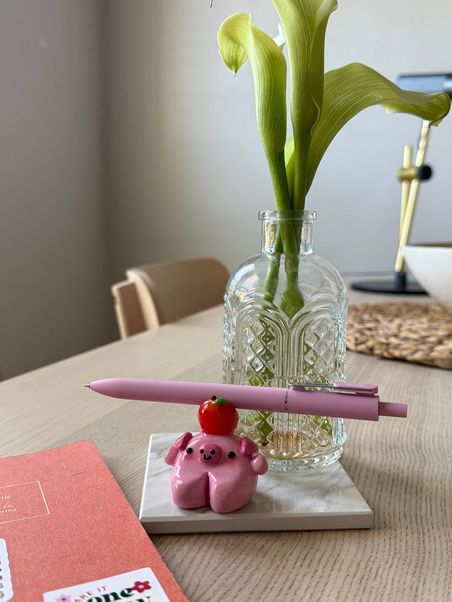 Apple Pig Pen Holder