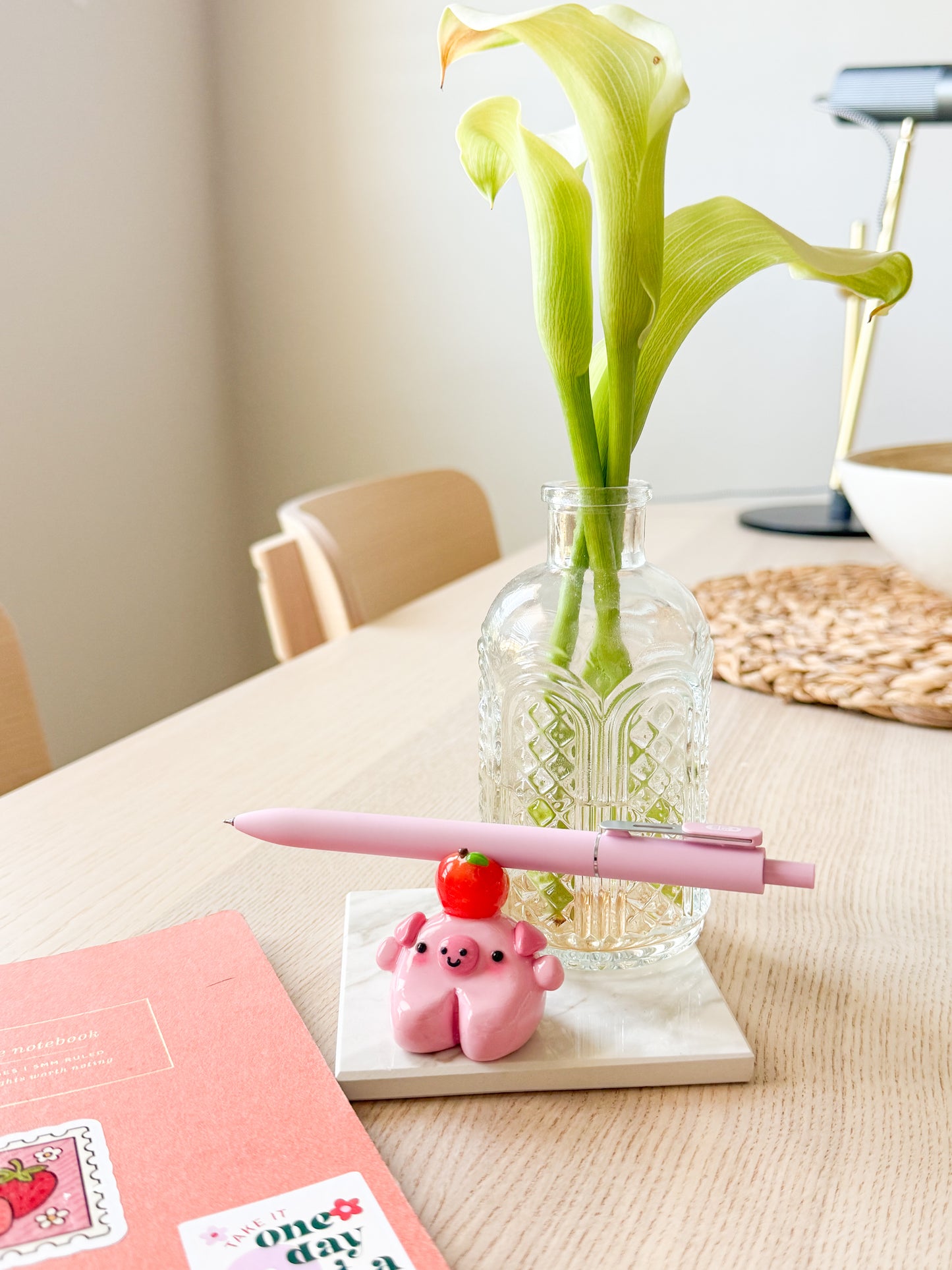 Apple Pig Pen Holder